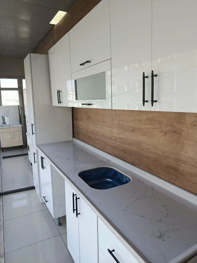 Mutfak dolabı, tezgâh ve tezgâh arası uygulaması